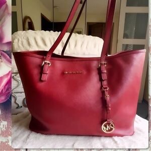MICHAEL KORS XL CHILI RED TOTE BAG